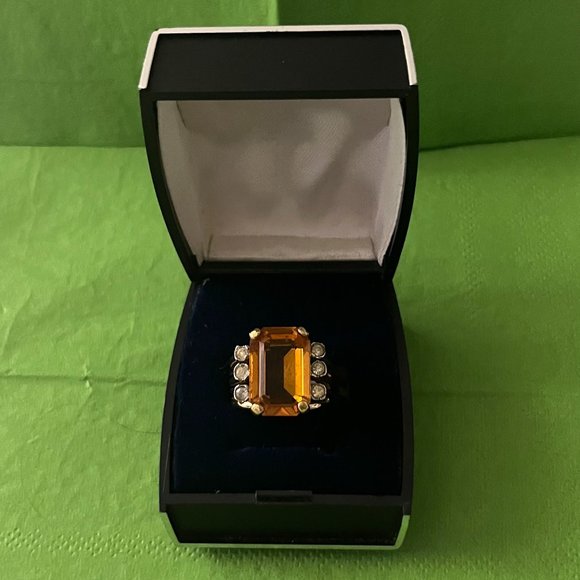 Jewelry - Vintage ‘Citron’ Gold-Tone Ring w/Clear Crystal Embellishments*